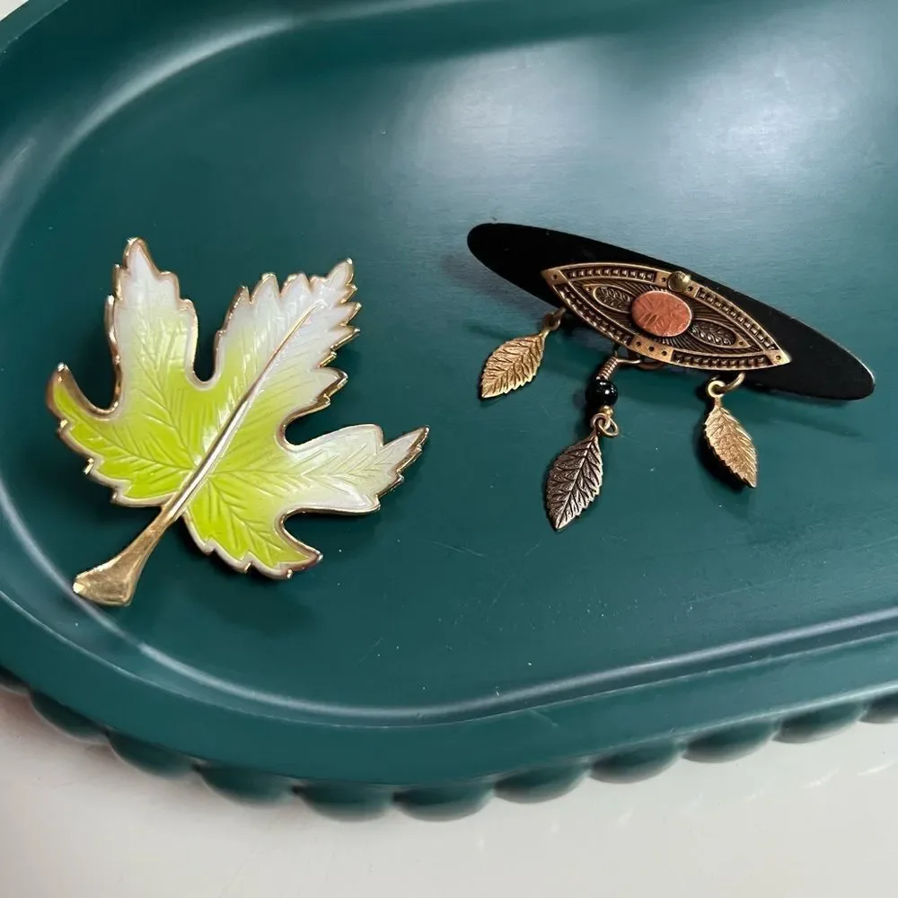 Unique Vintage Pair of Leaf Themed Brooch Pins
